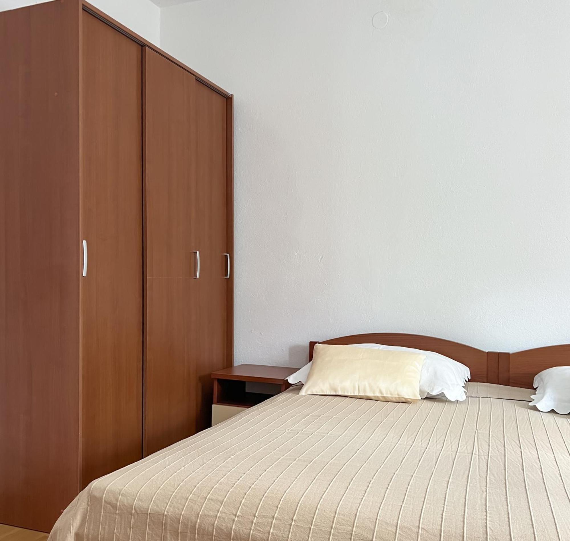 Seaside Apartments And Rooms Baska Voda Luaran gambar