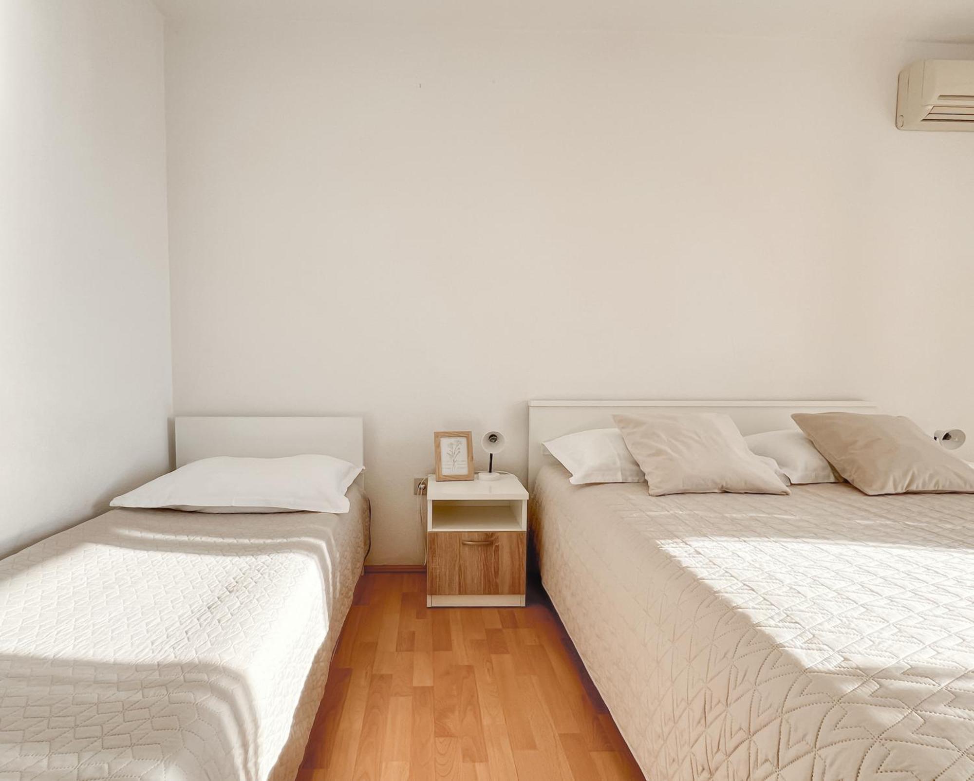 Seaside Apartments And Rooms Baska Voda Luaran gambar