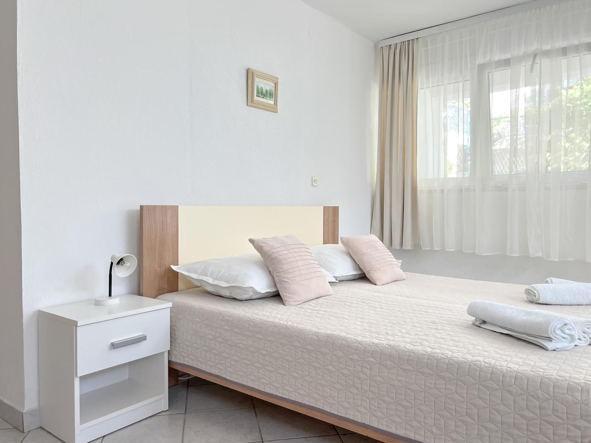 Seaside Apartments And Rooms Baska Voda Luaran gambar