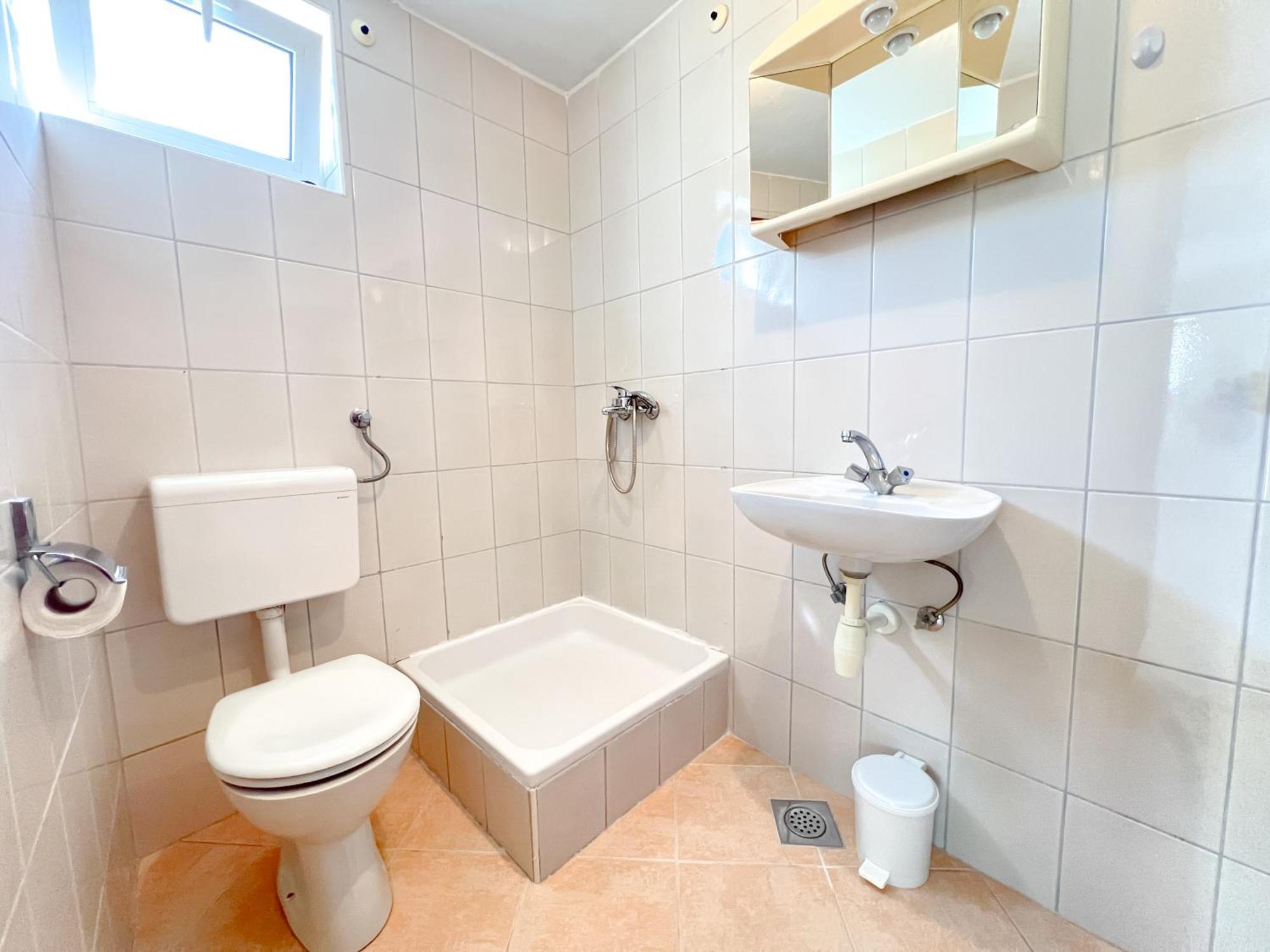 Seaside Apartments And Rooms Baska Voda Luaran gambar